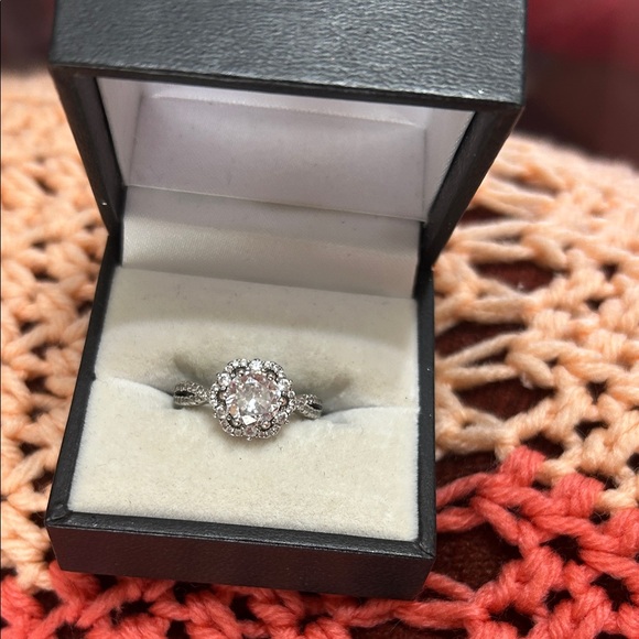 .925 Silver Women's Ring with moissanite stone - Picture 2 of 5